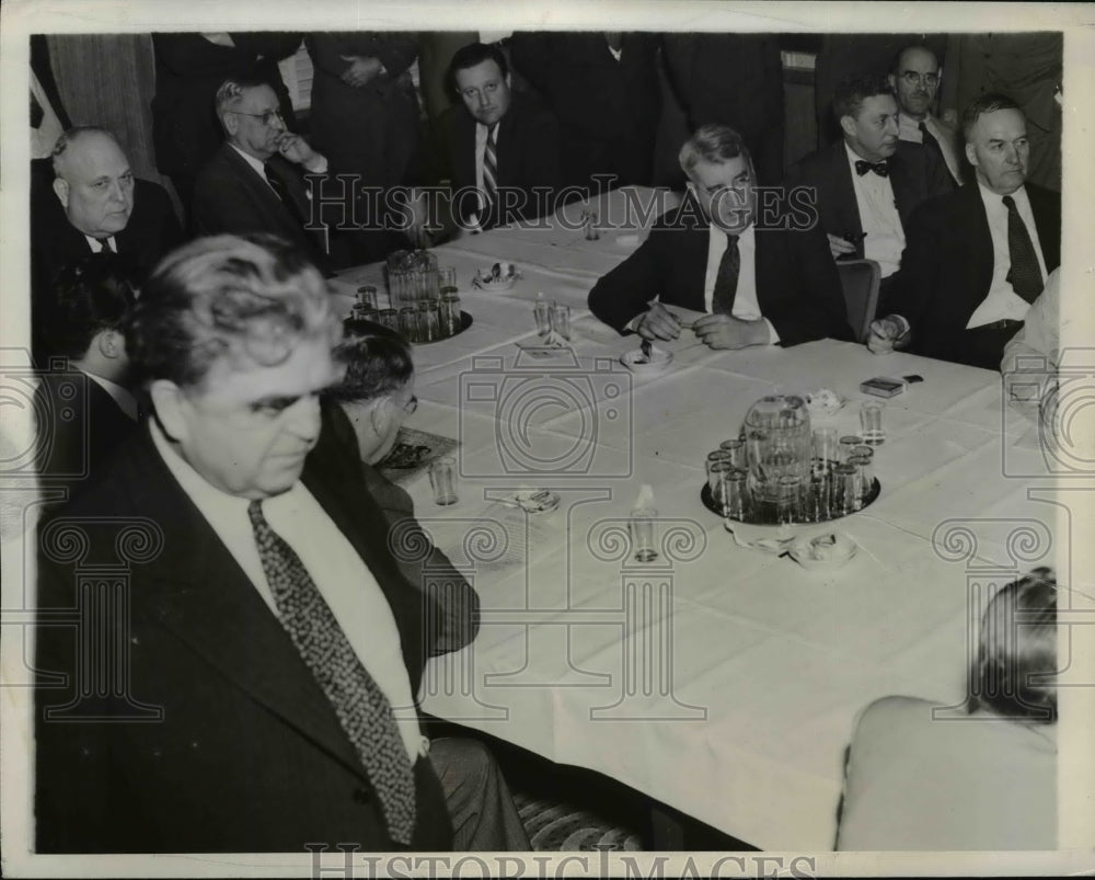 1943 Press Photo Coal Miners Wage Negotiation Meeting in Washington, D.C.