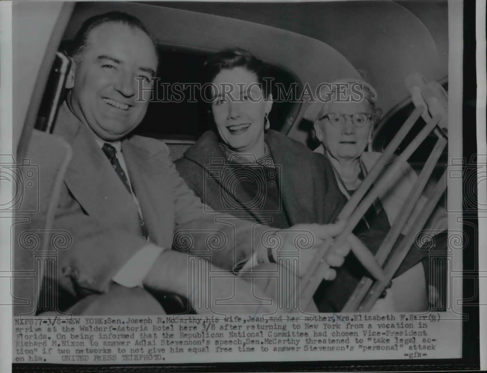 1954 Press Photo Joseph R. McCarthy, Wife Jean in New york After Vacation