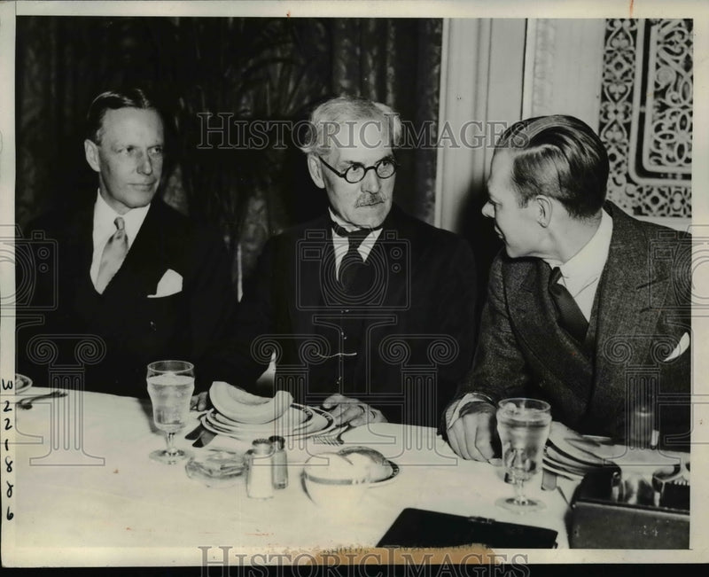 Load image into Gallery viewer, 1933 Press Photo Prime Minister Ramsay MacDonald at Washington Press Club
