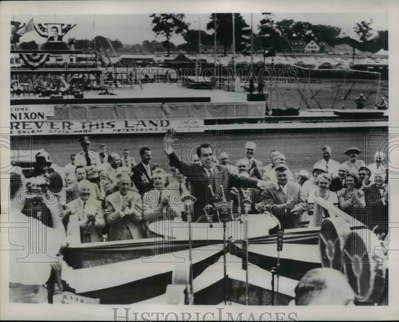 Load image into Gallery viewer, 1952 Press Photo VP Candidate Nixon Introduced to Happy Crowd at State Fair
