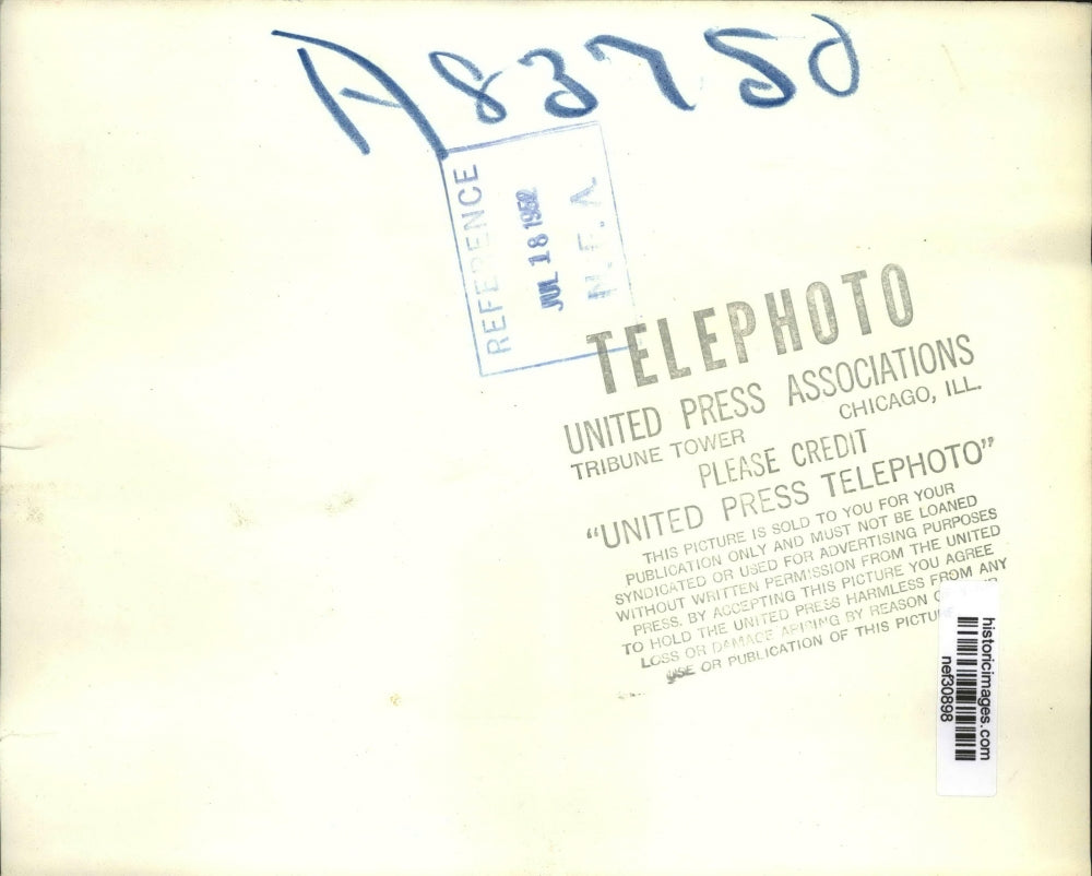 1952 Press Photo Republican VP Candidate Nixon Greeted with Display by Friends