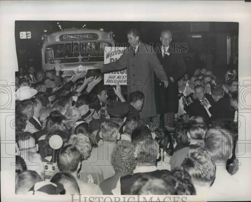 Load image into Gallery viewer, 1960 Press Photo Richard Nixon Shaking Hands at Rally in Chicago, Illinois
