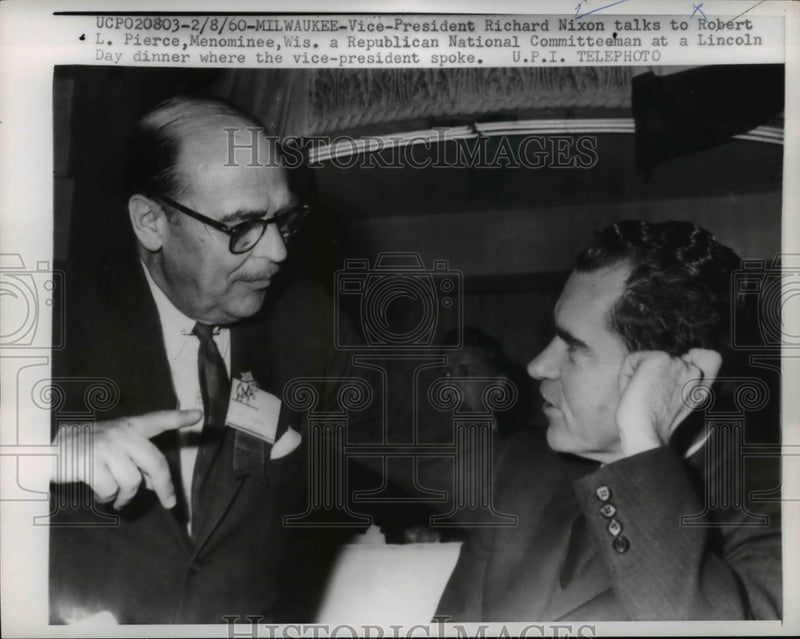 Load image into Gallery viewer, 1960 Press Photo Richard Nixon, Robert L. Pierce at Lincoln Day Dinner Milwaukee
