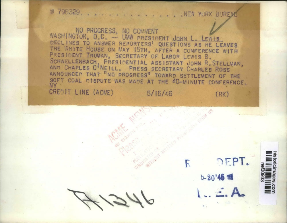 1946 Press Photo John L. Lewis Ignoring Reporters after White House conference