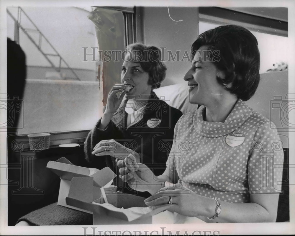 1957 Press Photo Junior League Lady's Day on the Railroad - nef30994