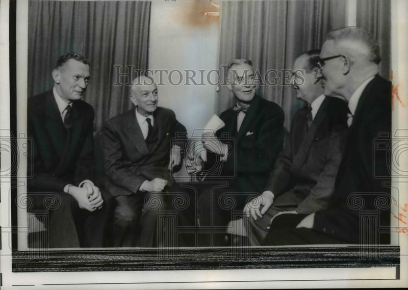 Load image into Gallery viewer, 1960 Press Photo Western Foreign Ministers Meet to Discuss Disarmament Problems
