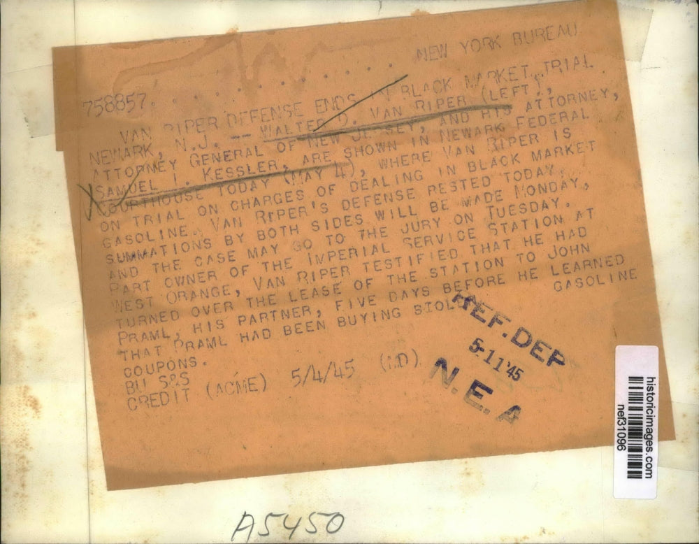 1945 Press Photo Walter D. Van Riper, Samuel j. Kessler at Newark courthouse