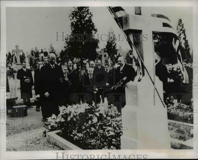 Load image into Gallery viewer, 1938 Press Photo William Bullitt Speaks at Nancy, France War Memorial Ceremony

