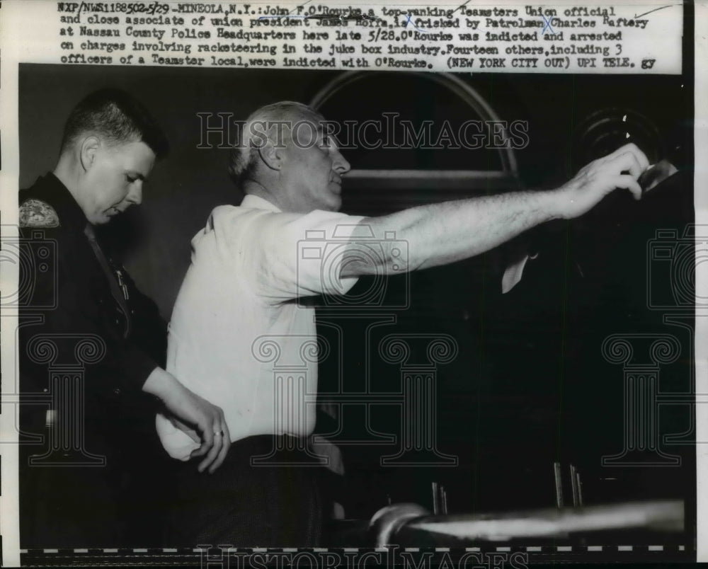 1959 Press Photo John O'Rourke of Teamsters Union Frisked, Nassau Police Dept