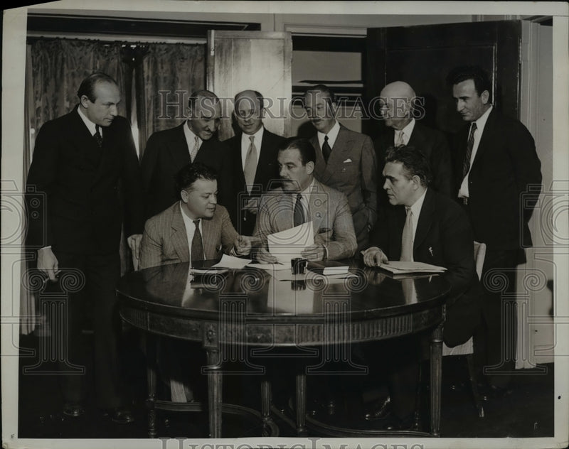 Load image into Gallery viewer, 1933 Press Photo New York City Leaders Help Arbitrate Garment Workers' Strike
