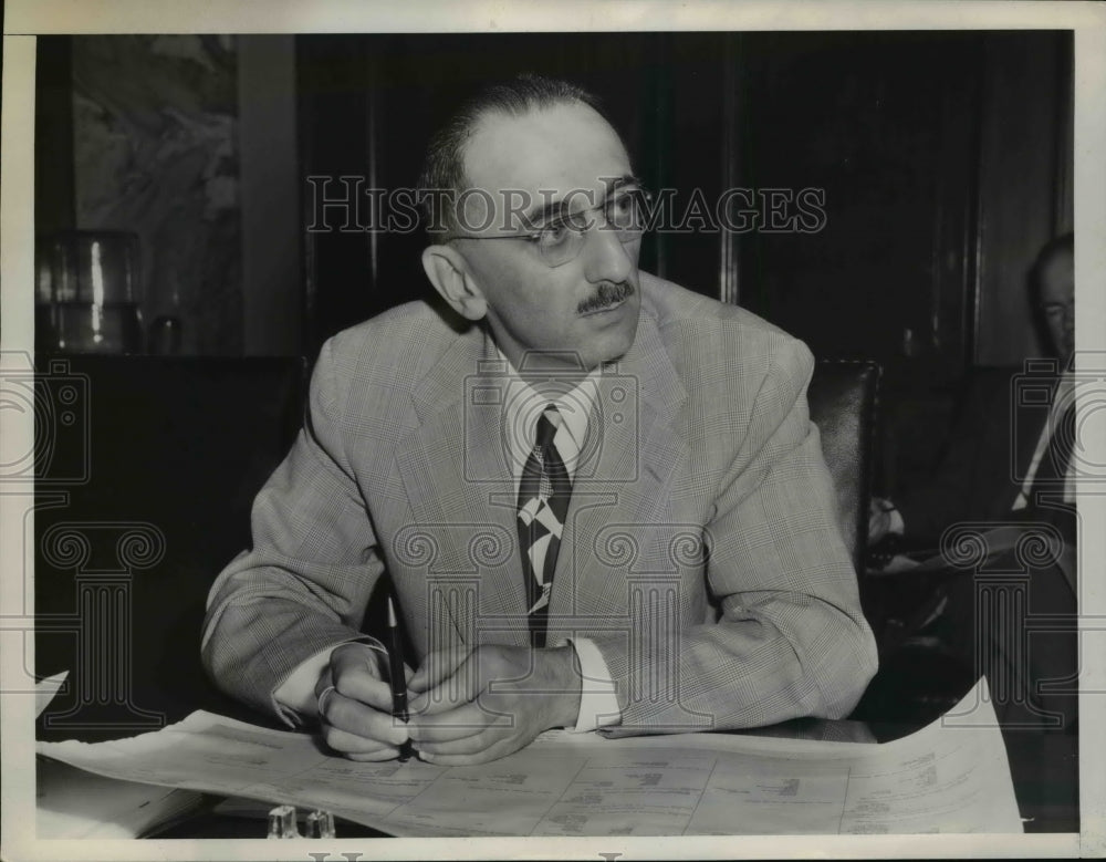 1953 Press Photo WA D.C. Paul Zinner, Chief of Minerals Division Gives Views