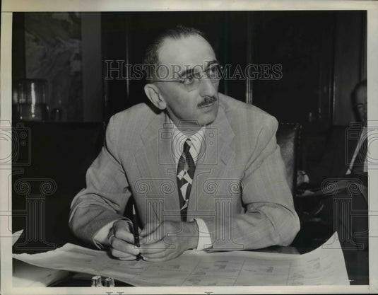 1953 Press Photo WA D.C. Paul Zinner, Chief of Minerals Division Gives Views