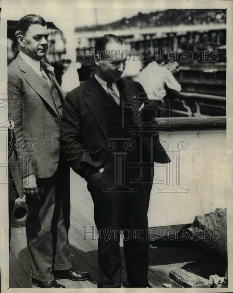 1934 Press Photo George Howard & Charles Smith Inspect Condition at Smith Ocean