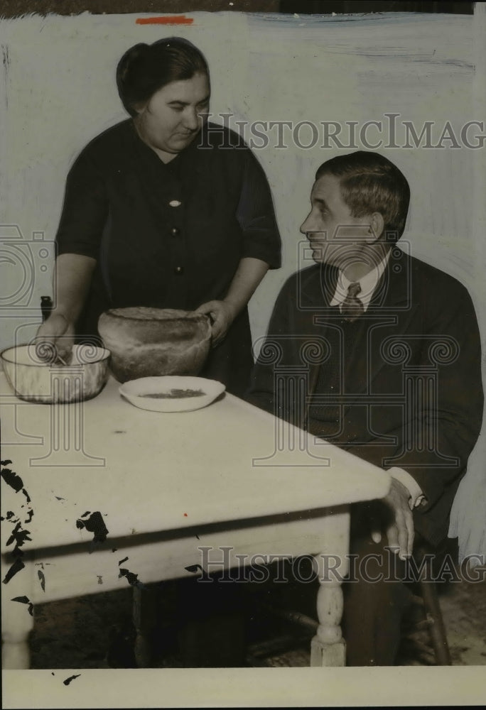 1935 Press Photo Mr and Mrs Vasile Lovannt - nef31291
