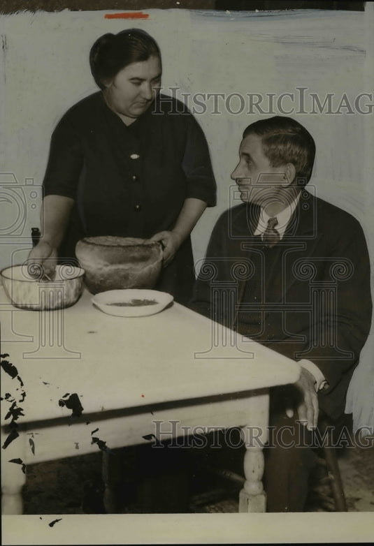 1935 Press Photo Mr and Mrs Vasile Lovannt - nef31291
