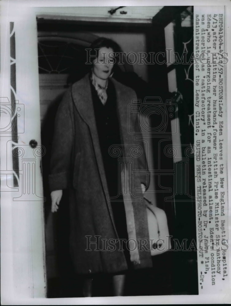 1957 Press Photo Lady Eden Leaves New England Hospital After Visiting Husband