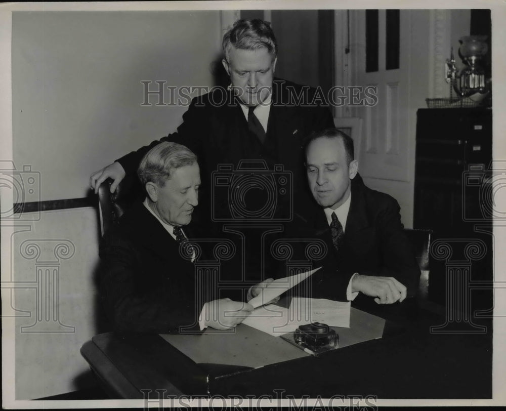 1937 Press Photo Officials Meet To Discuss The Proposed Sheppard-Hill Bill