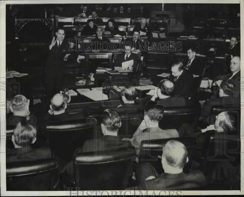 Load image into Gallery viewer, 1938 Press Photo Socialist Candidate for Gov of NY Louis Waldman During Demand
