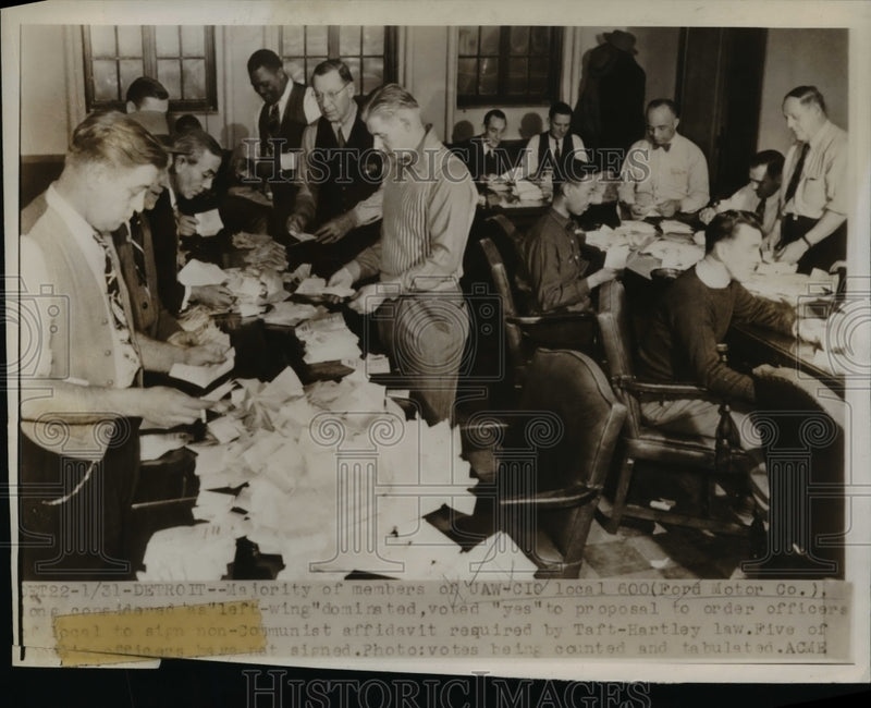 Load image into Gallery viewer, 1948 Press Photo United Auto Workers Members Counting Communist Affidavit Votes
