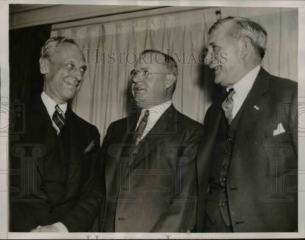 1937 Press Photo President Alfred Sloan of General Motors with executives