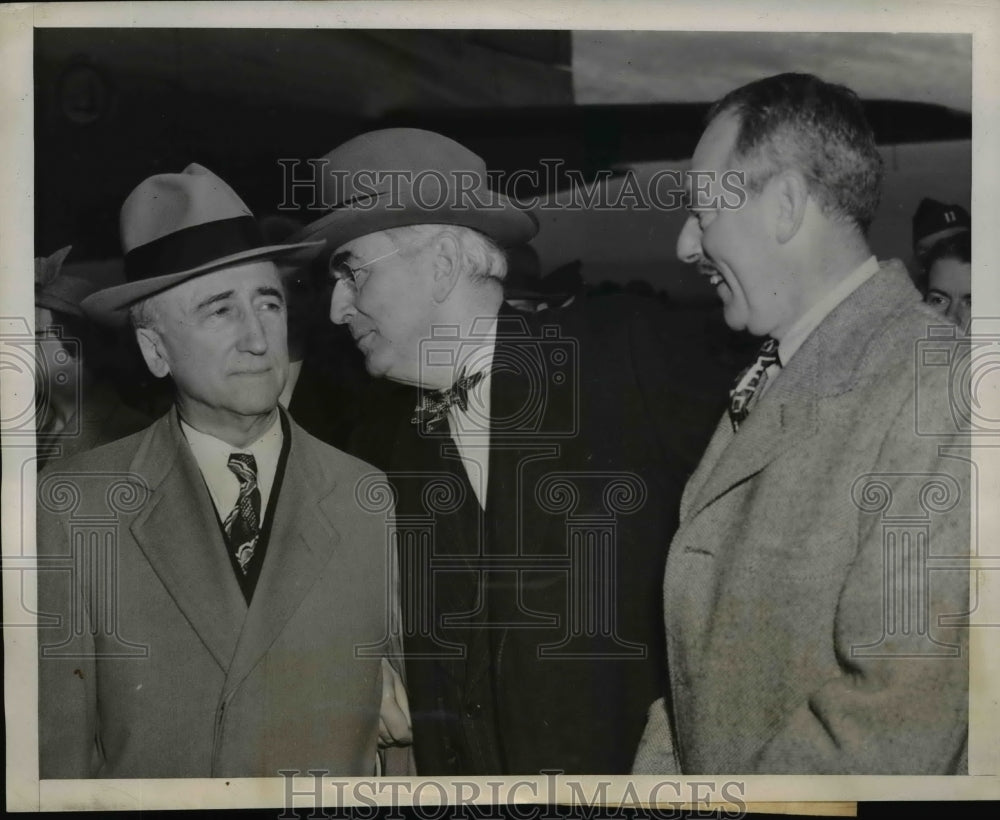 1945 Press Photo Secretary of State James Byrnes arriving from Paris - nef31455