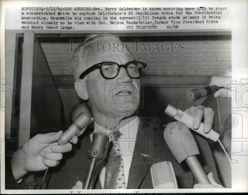 Load image into Gallery viewer, 1964 Press Photo Barry Goldwater Talks to Press on Arrival in Los Angeles
