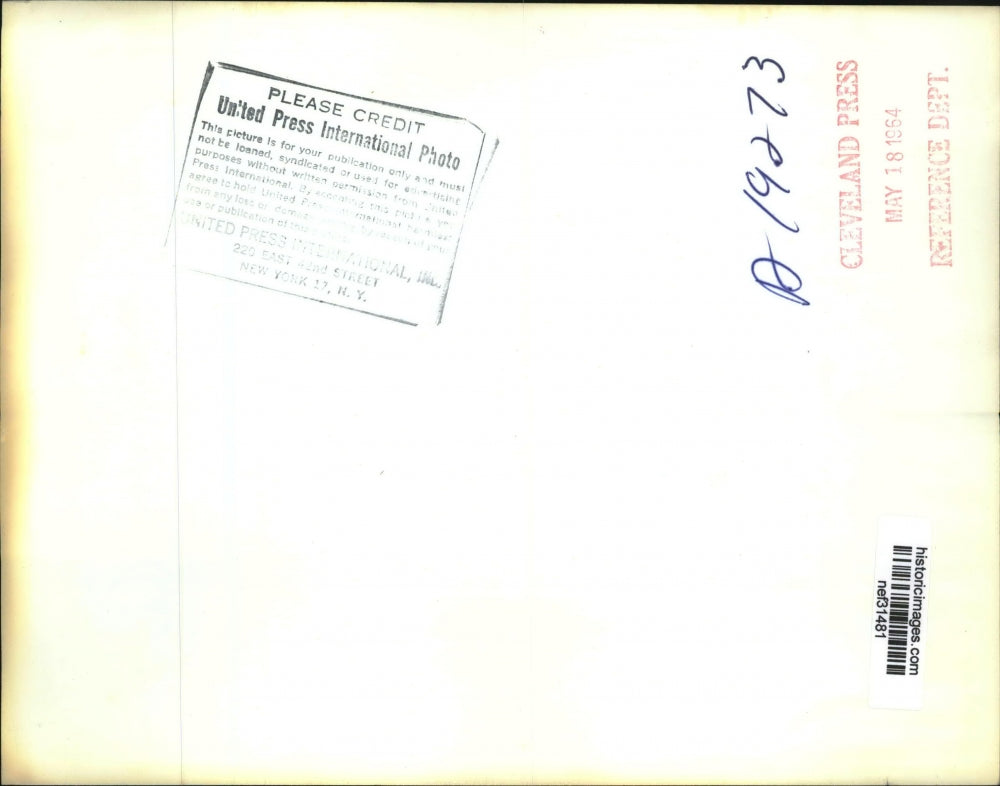 1964 Press Photo Barry Goldwater Talks to Press on Arrival in Los Angeles