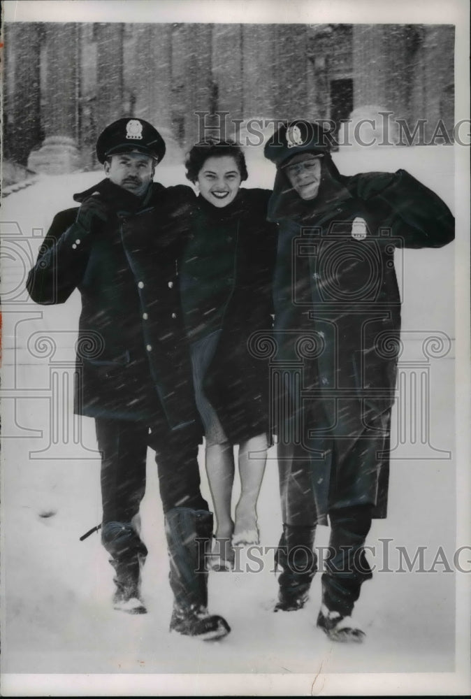 Load image into Gallery viewer, 1954 Press Photo Nancy Hanschman helped down Capitol steps by Capitol Police
