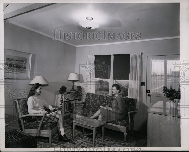 Load image into Gallery viewer, 1946 Press Photo Reconverted War Housing Units to Aid Returning Veterans
