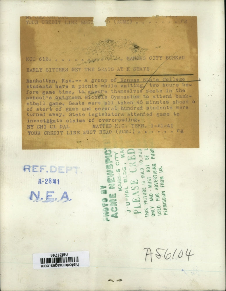 1941 Press Photo Group of Kansas State College Students Have Picnic Before Game