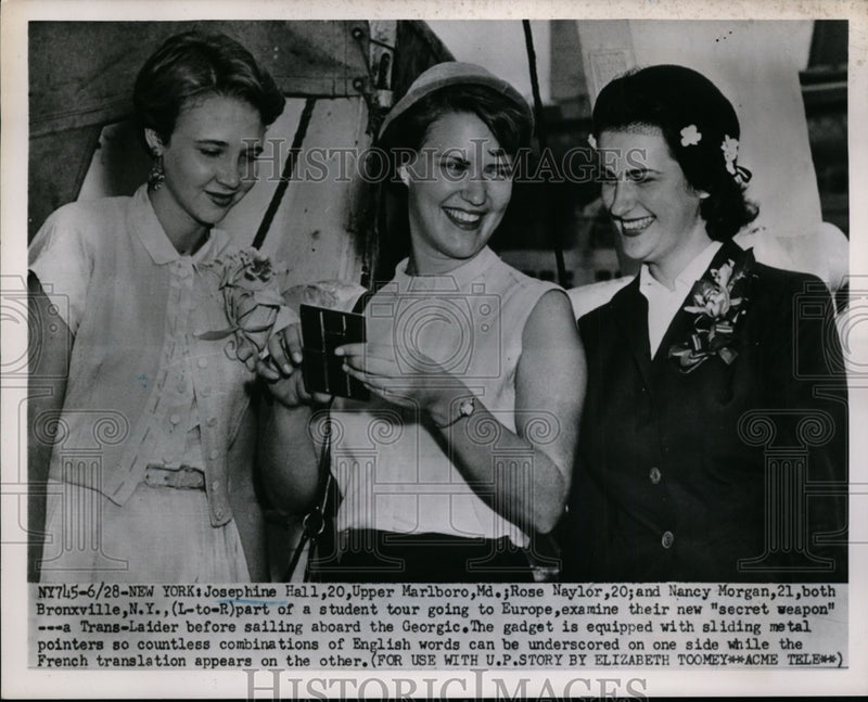 Load image into Gallery viewer, 1951 Press Photo Part of Student Tour of Europe Examine Secret "Secret Weapon"
