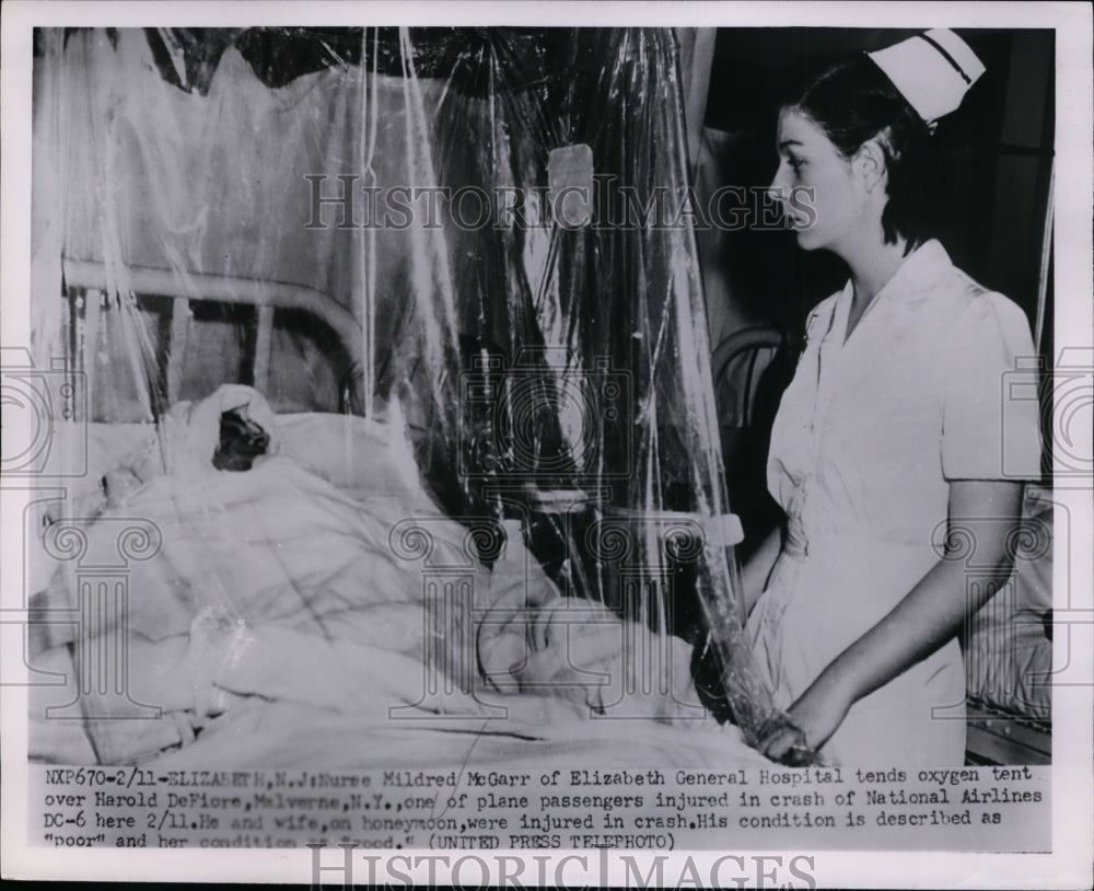 1952 Press Photo Harold DeFiore in Elizabeth General Hospital after Plane Crash