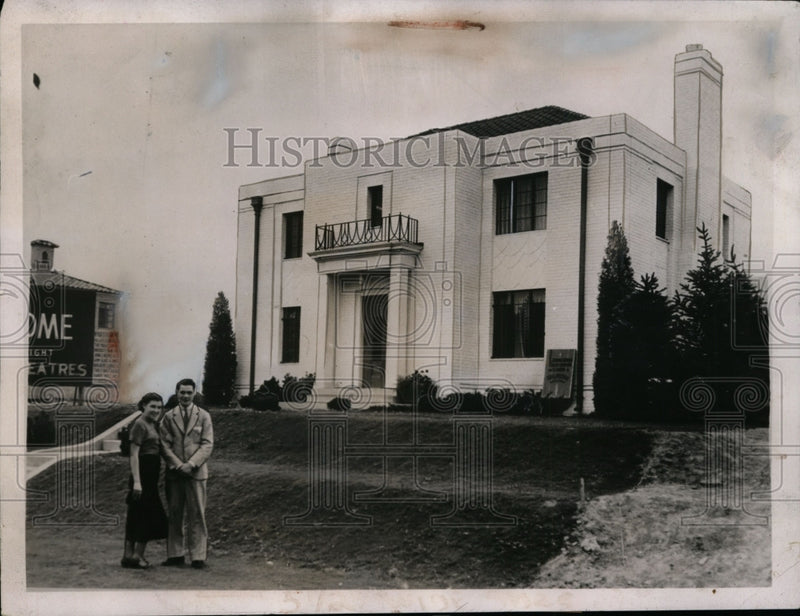 Load image into Gallery viewer, 1936 Press Photo William Moegelin &amp; Florence Seifert Elope Against Parents Wish
