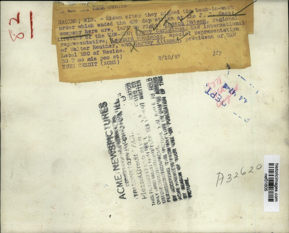 1947 Press Photo Shown After Back To Work Order Signed And Ends 439 Day Strike