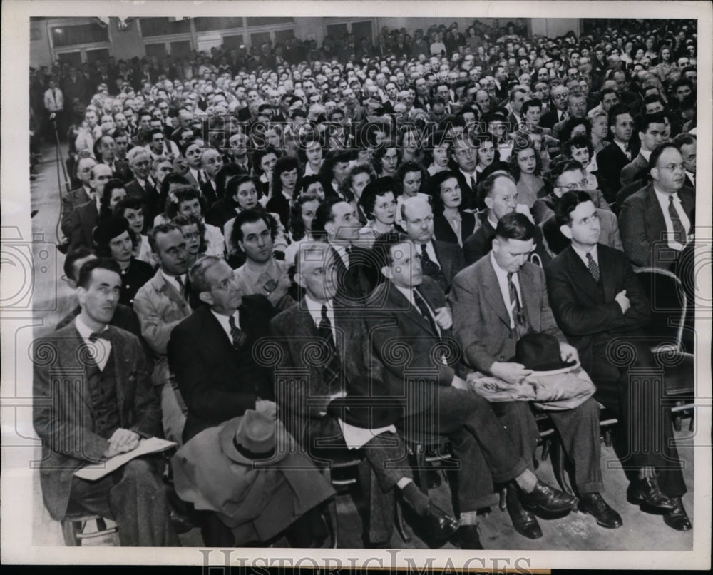 1945 Press Photo Some of the 300 Long Distance Telephone Operators in Philly