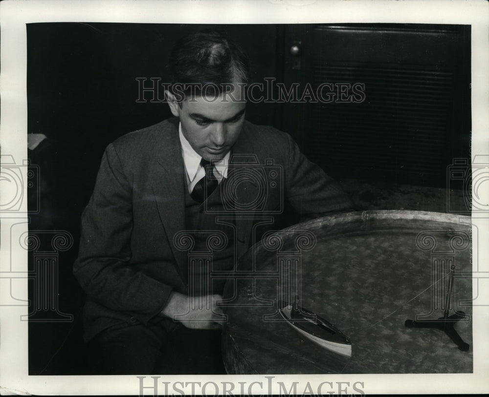 1932 Press Photo J.G. Baker of Westinghouse Electric Company Studies Toy Boat