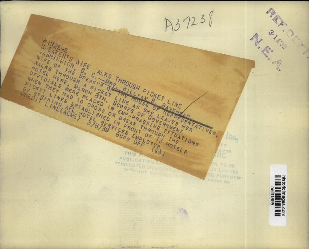 1939 Press Photo Mrs. William B. Bankhead Walks Past One of 13 Picket Lines