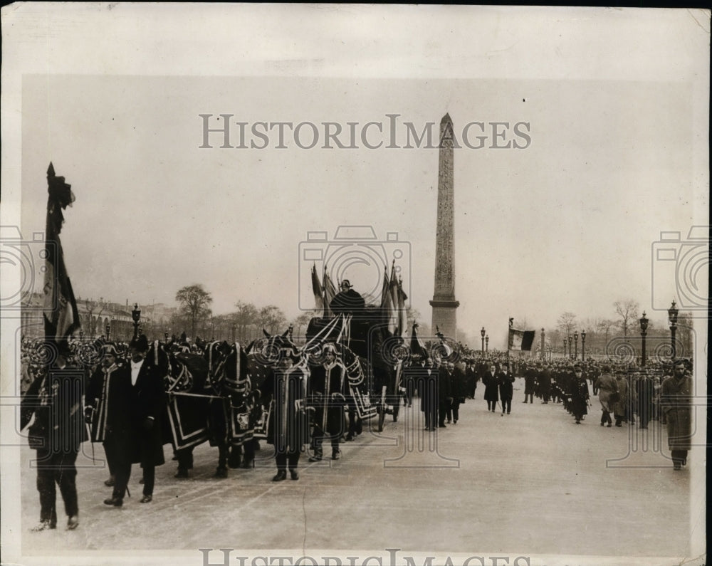 1932 Press Photo Carriage Bearing of the Body of Aristide Briand - nef31937