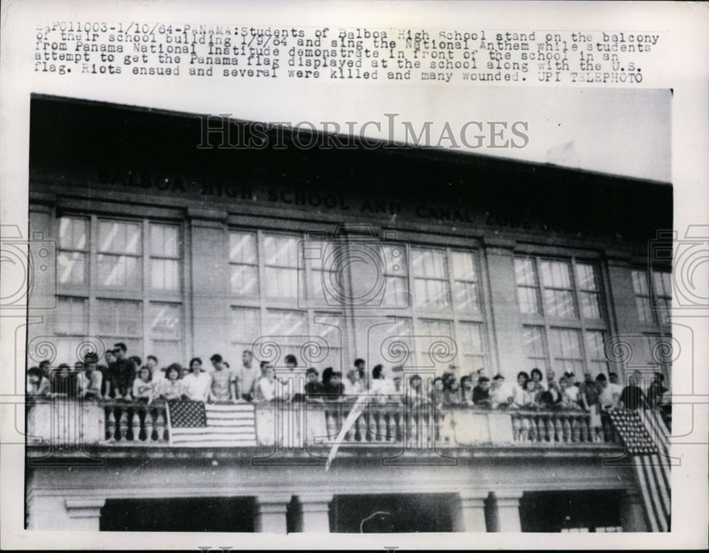 Load image into Gallery viewer, 1964 Press Photo Balboa Student at balcony white Panama Student demonstrate

