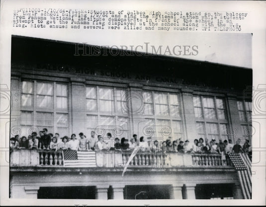 1964 Press Photo Balboa Student at balcony white Panama Student demonstrate