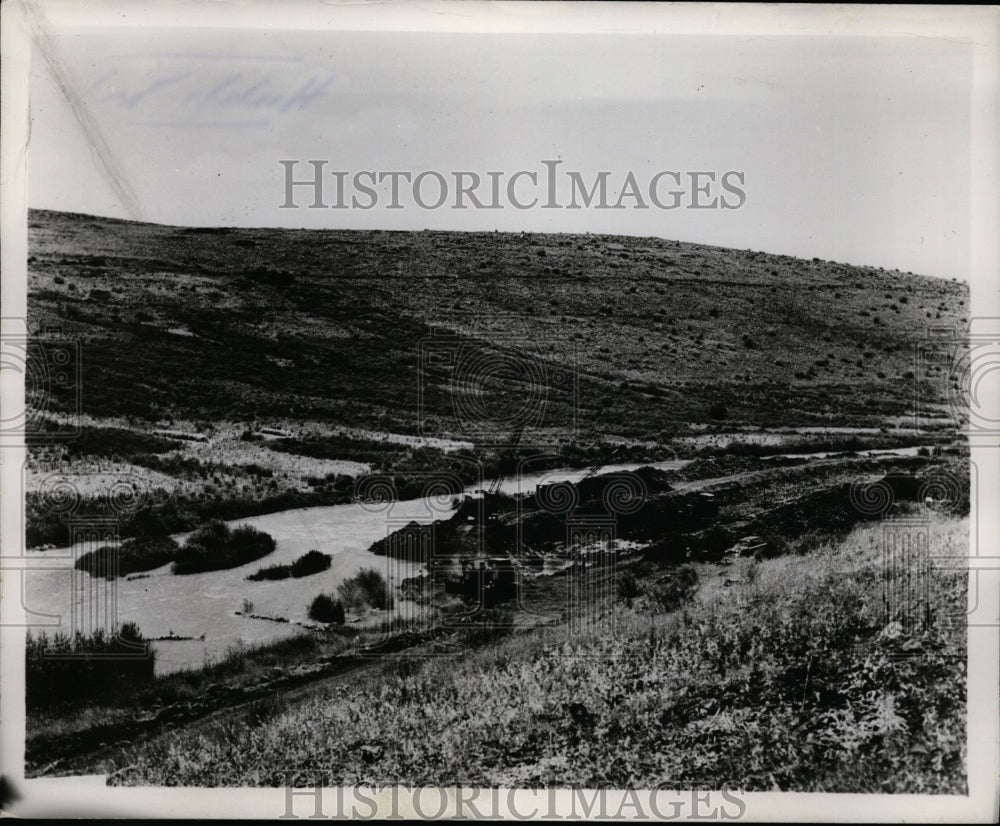 1957 Press Photo Digging Drainage Canals in the Huleh Valley. - nef32100