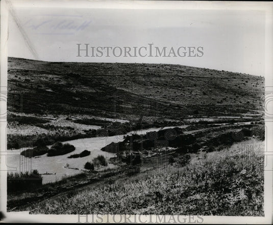 1957 Press Photo Digging Drainage Canals in the Huleh Valley. - nef32100