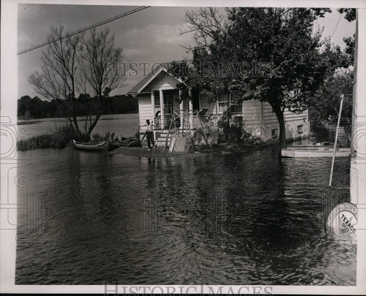 1938 Press Photo Boston, MA Suburbs Flooded By Charles River After Week's Rains