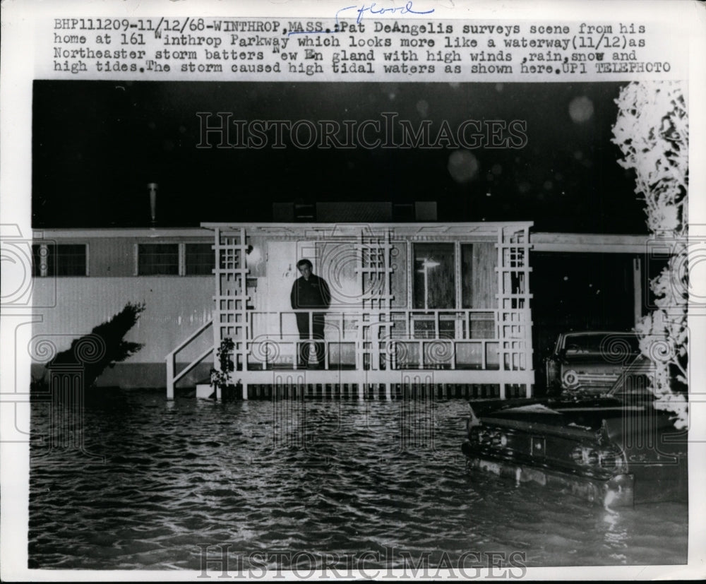 1968 Press Photo Winthrop, MA- Northeaster Storm Batters New England With Flood