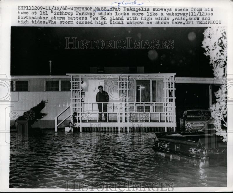 Load image into Gallery viewer, 1968 Press Photo Winthrop, MA- Northeaster Storm Batters New England With Flood
