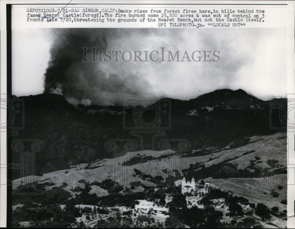 1960 Press Photo Forest Fires Near Famed Hearst Castle, Burns 25.5k Acres