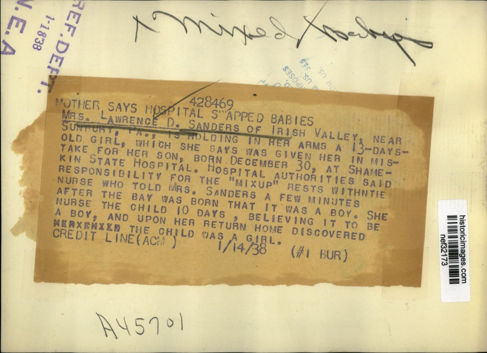 1938 Press Photo Mrs. Lawrence D. Sanders Holding "Swapped" Newborn Baby