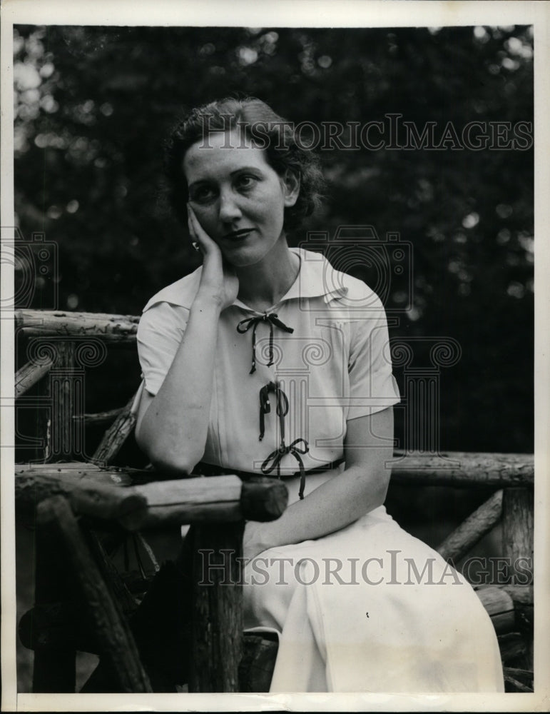 Load image into Gallery viewer, 1934 Press Photo Mrs. R. Charles Connor, Mother of Missing boy, New York
