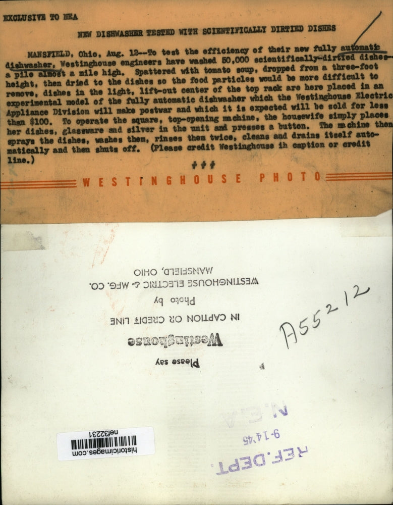 1945 Press Photo Westinghouse engineers testing new automatic dishwasher