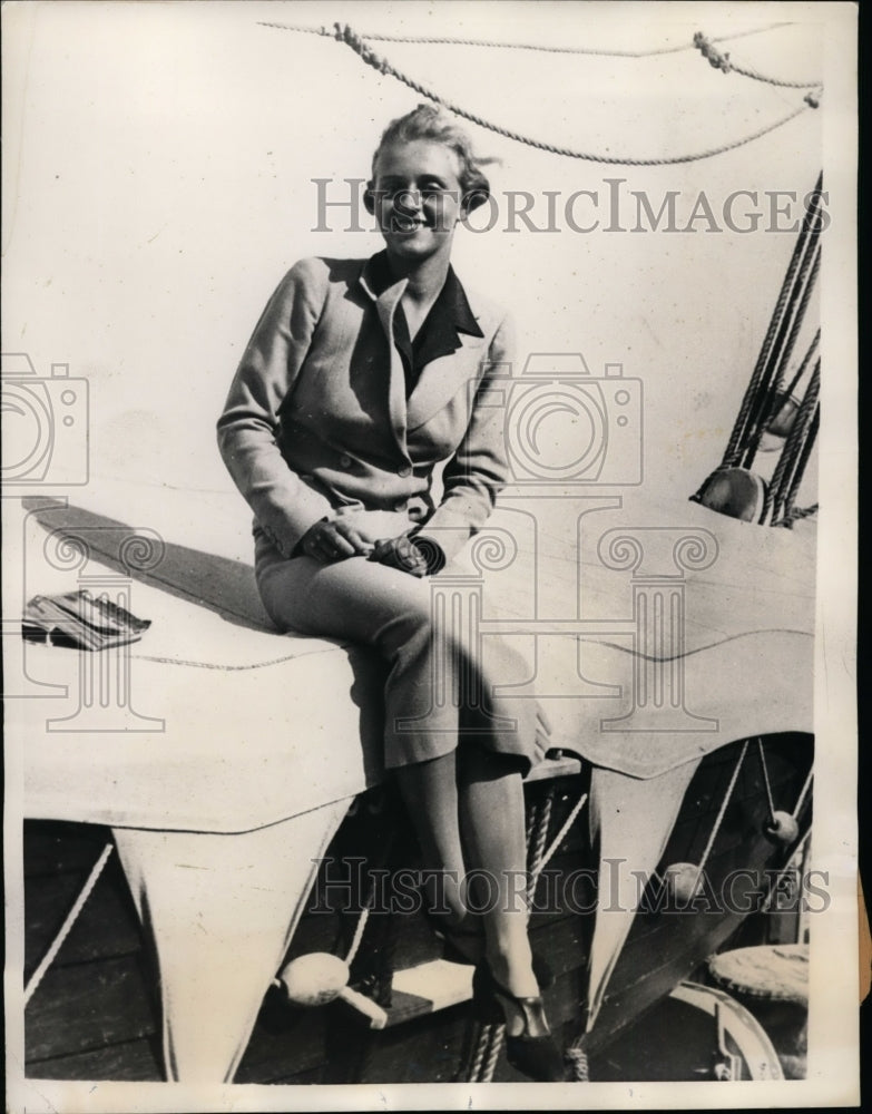 1937 Press Photo Former Burlesque Dancer Rosezell Aboard Yacht of Husband Empain- Historic Images